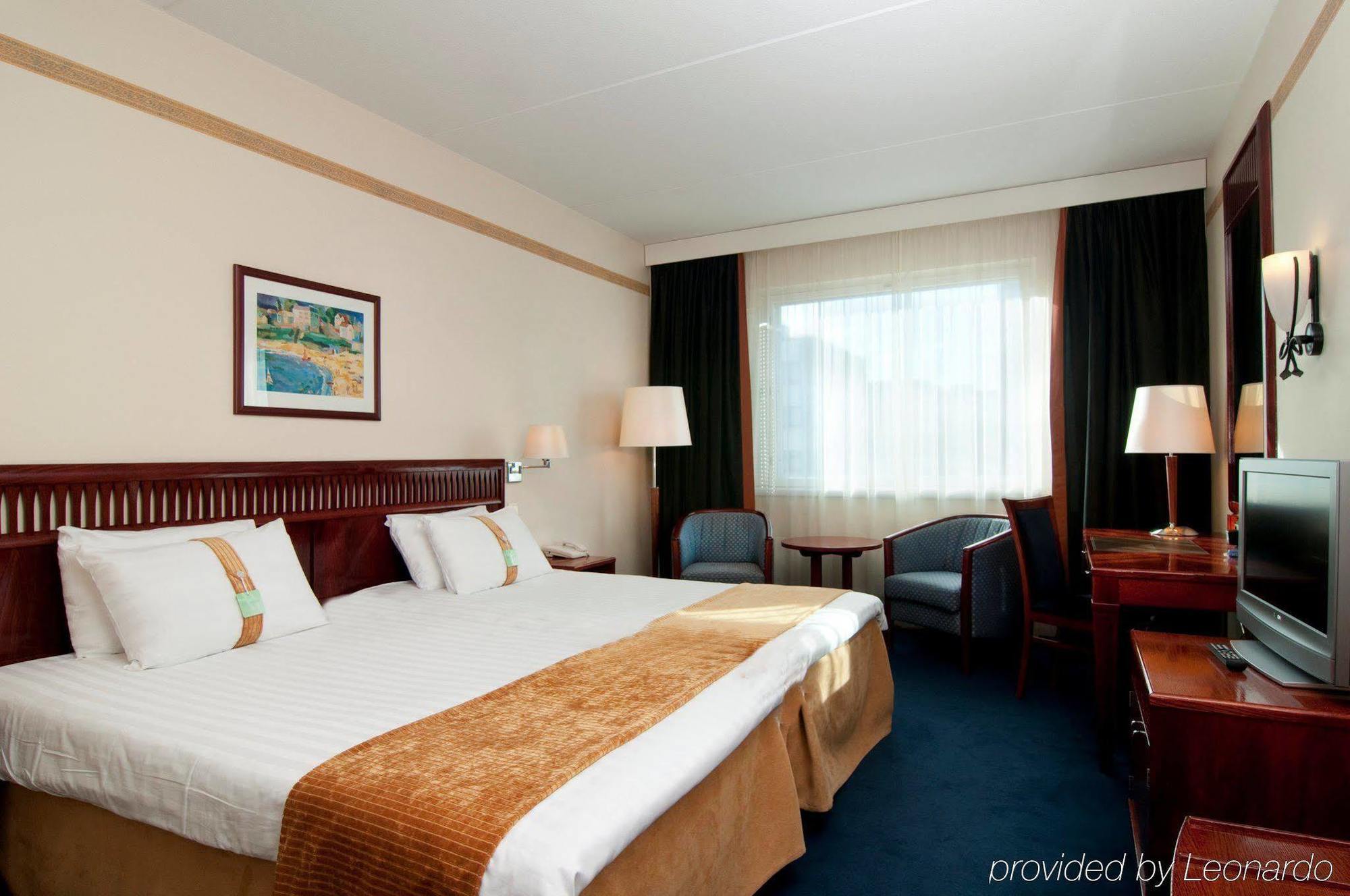 - Expo By Ihg Hotel 4*