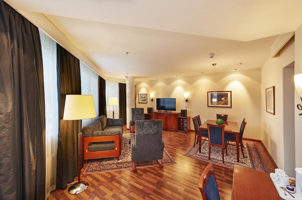 - Expo By Ihg 4*